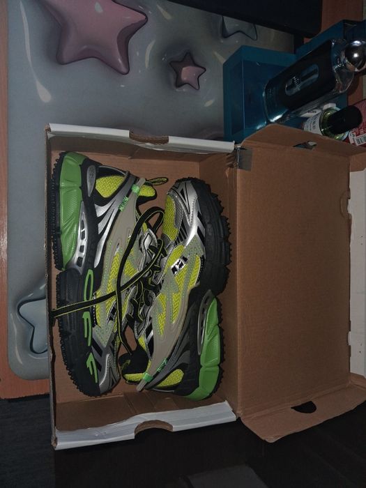 Продам кроссовки Off White