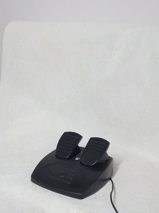 Игровой руль Defender. Срочно! Торг бар