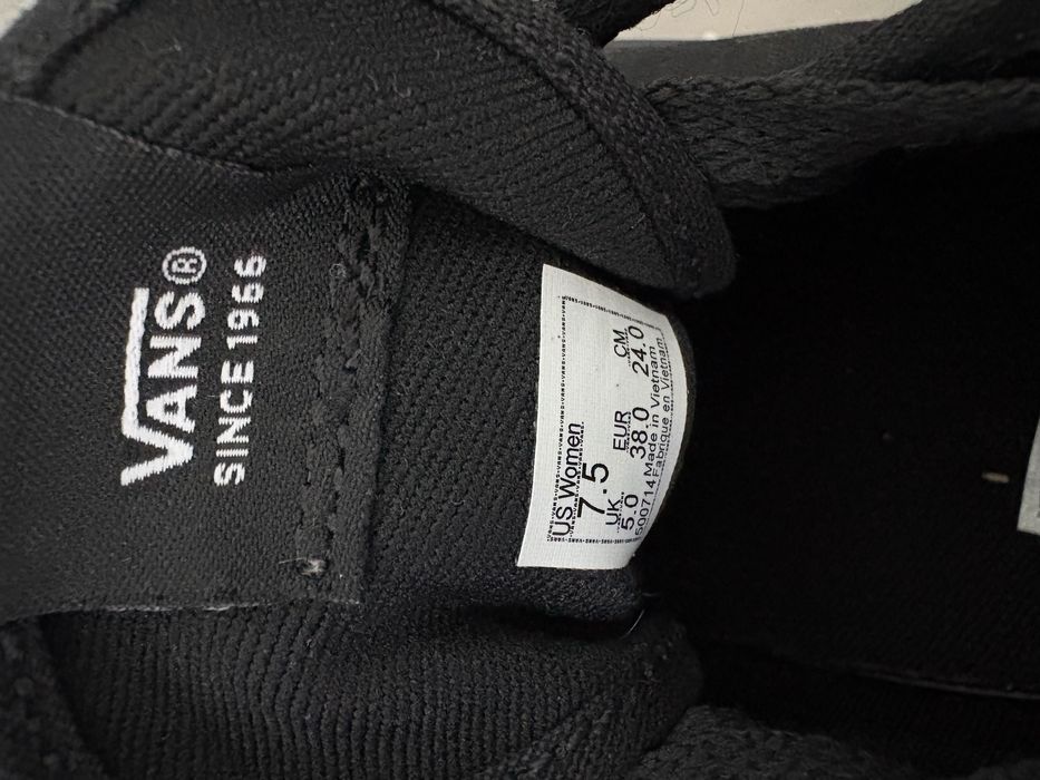 Продавам кецове Vans