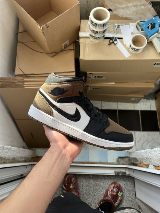Air Jordan 1 Mid “Olive Toe” DV0427-301