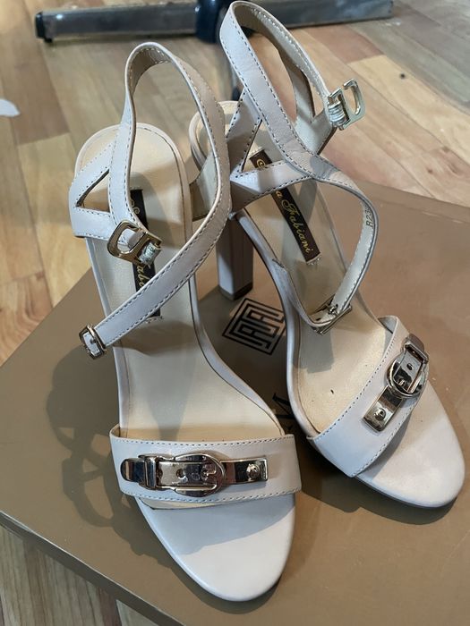 Босоножки от sasha fabiani