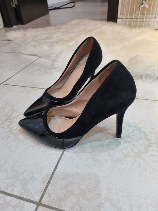 Stiletto negri lac si piele intoarsa