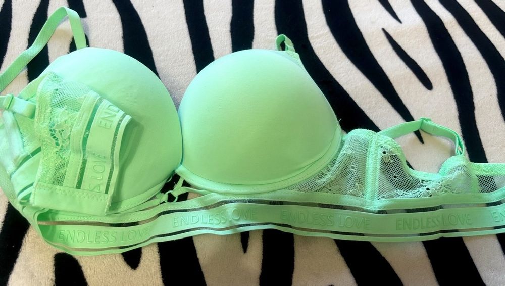 Комплект нижнее белье лифчик бюстгальтер стринги