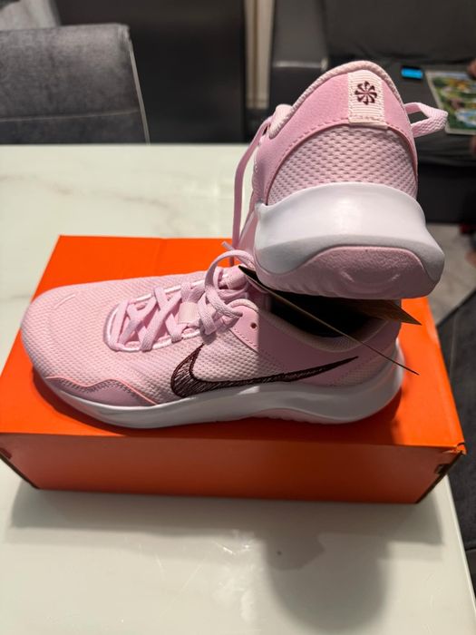 Маратонки Nike W Legend Essential 3 NN