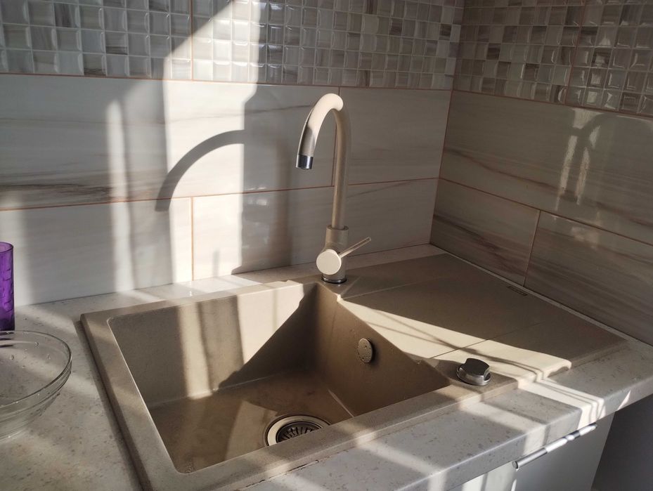 Vând chiuvetă din granit