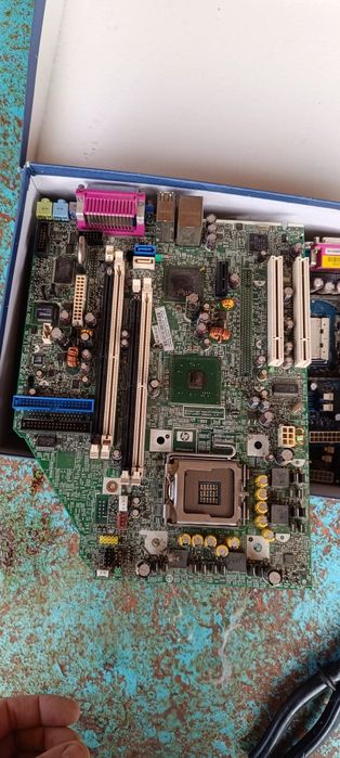 Vând placi vechi de PC