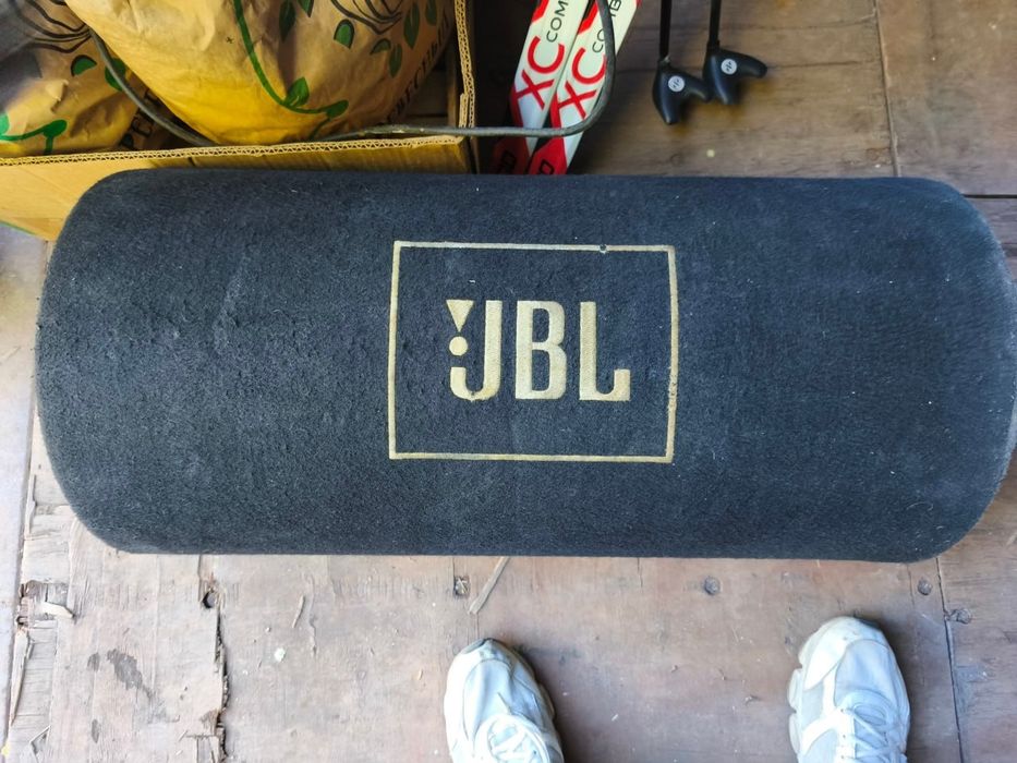 Сабвуфер JBL CS1204T