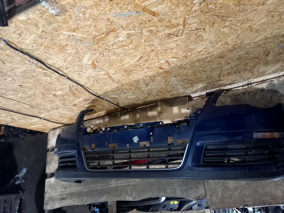 Бампер передний на Фольксваген Пассат В6