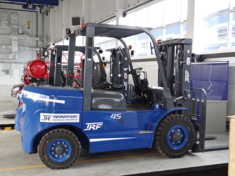 Вилочный погрузчик 4.5 тонн