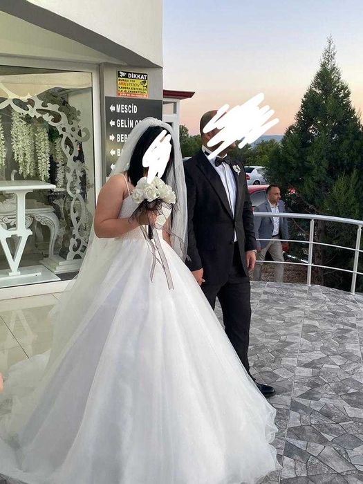 Свадебное платье надели один раз . В идеальном чистом новом состоянии.