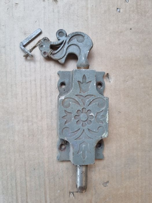 Продам засов и цепочку хорошие