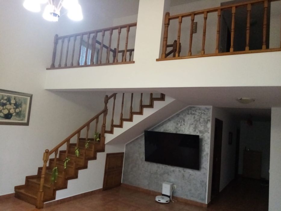 Vând/Schimb casă Buhuși – 4 camere, 195 mp | Accept ap. 2 camere + diferență