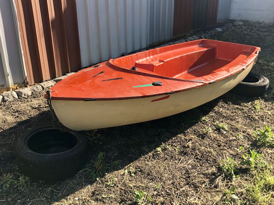 Barcă din fibră de sticlă 3.70 m x 1.55 m | Ușoară | Ideală pentru pescuit și motor