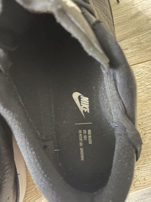 Nike low black sneakers