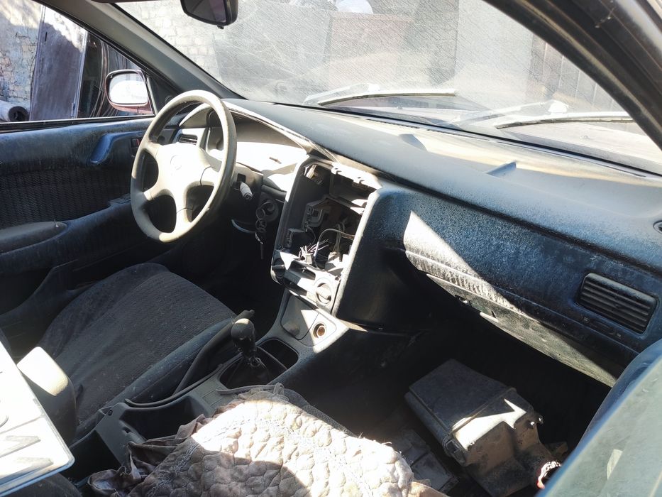 Тойота Карина Е аварийная