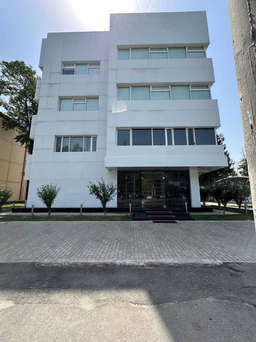 Продается здание вдоль дороги на Чиланзаре