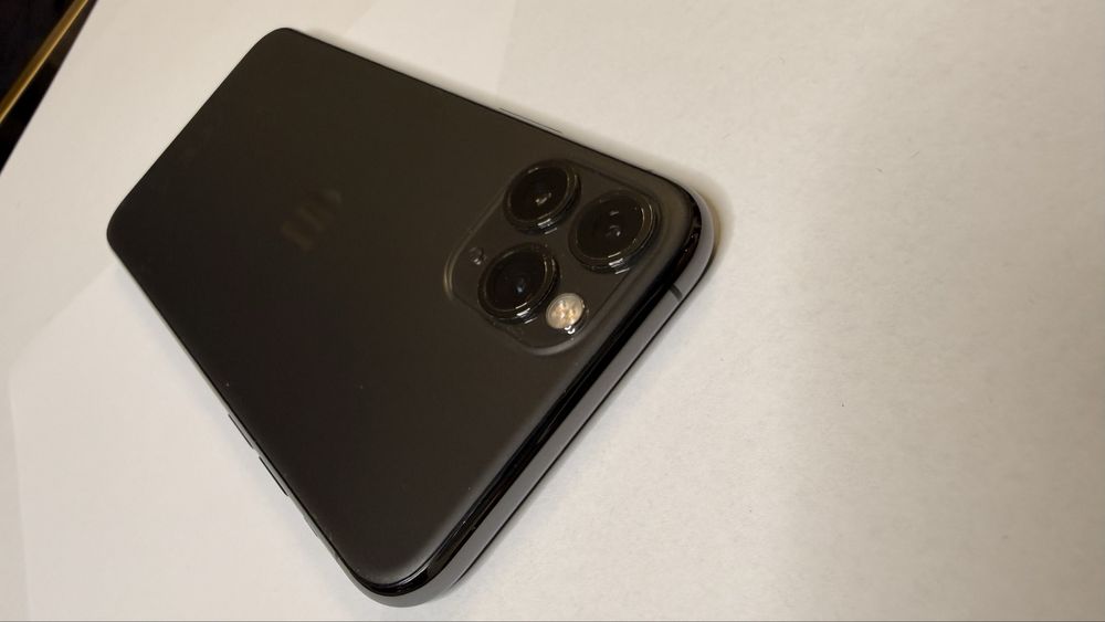 iPhone 11 pro 64 gb 80% baterie