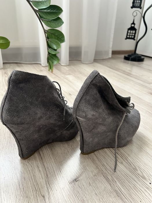Botine piele intoarsa
