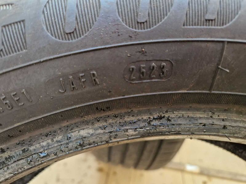 2 Goodyear R17 205/55
летни гуми
DOT2523