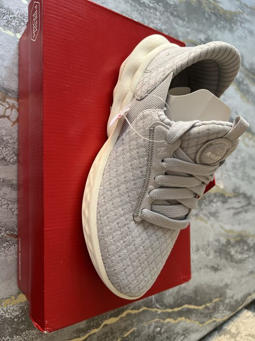 Женская кроссовка: New Balance Fresh Foam Roav Elite.