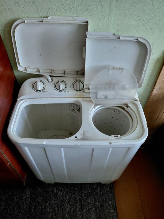 Шкаф-сервант б/у