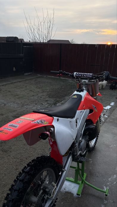Vând Honda CR250R