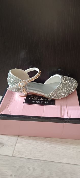 Продам детские туфли