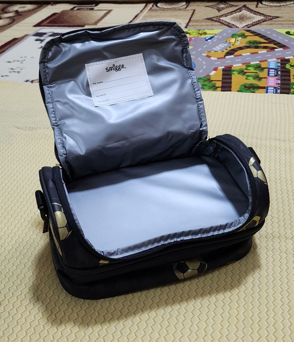 Ланч бокс от SMIGGLE новый !