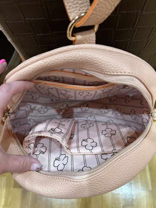 Продавам  дамска чанта Doca