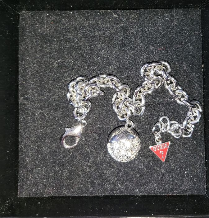 Сребърна масивна гривна designed by Guess