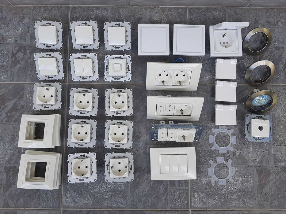 Контакти и ключове Schneider Electric Сешоар Johnson SHAVER 800 W