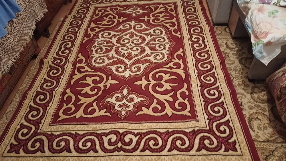 Продам Ковёр, кастрюля, тазик, тачка са