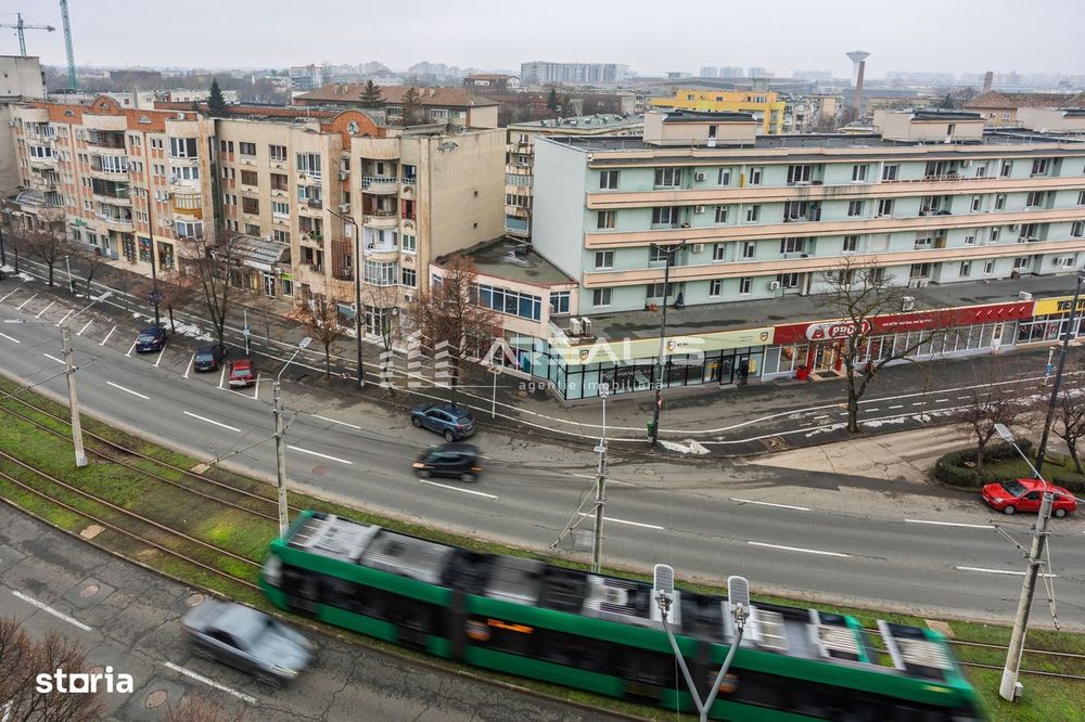 De închiriat -Apartament 3 camere, decomandat, zonă centrală