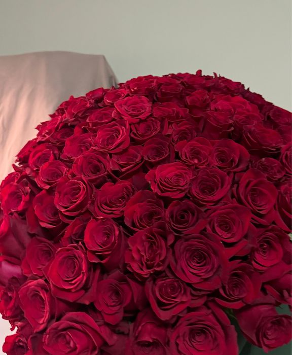 Букет роз 101 красная,метровая