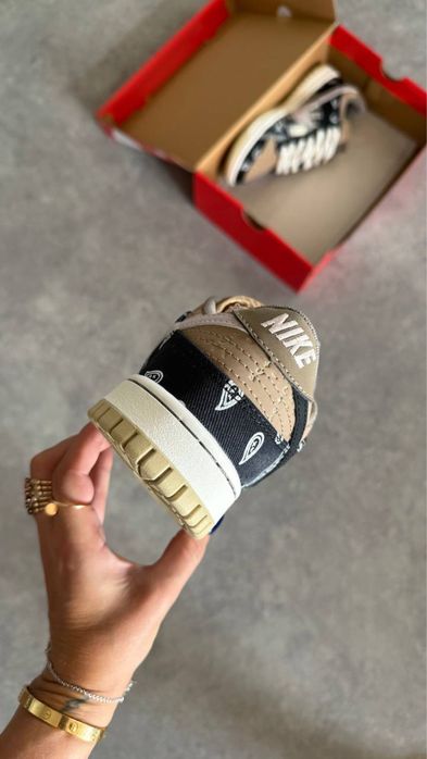 SB Dunk Low Travis Scott