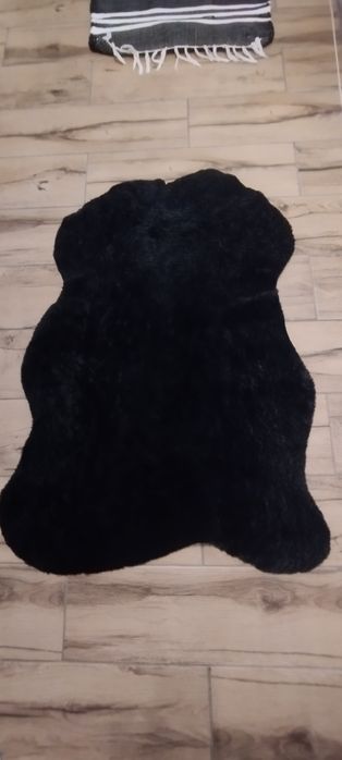 Продам шкуры овечьи черные