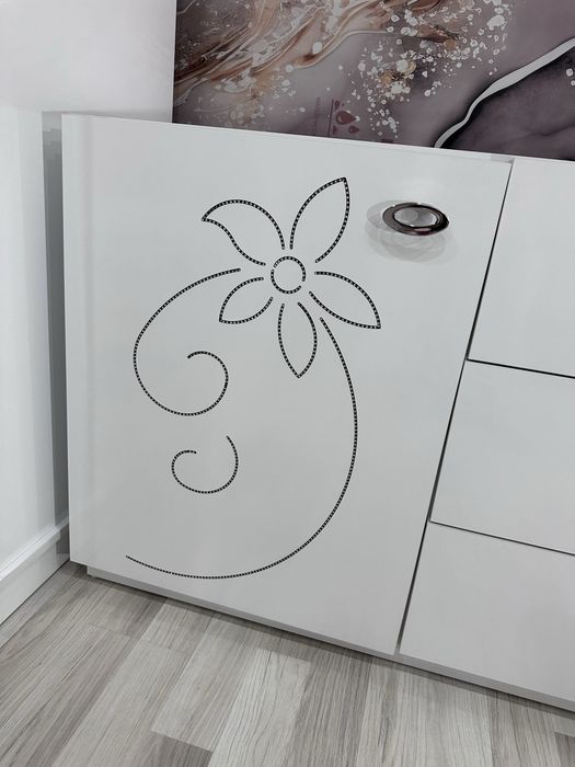 Елегантен скрин бял гланц