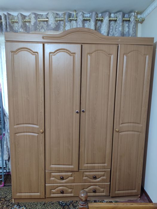 Shkaf xolati yangidek narxi arzon yaxshi xolatda 500 ming soʻm