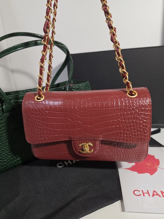 Налична чанта Chanel Maxi Flap Red