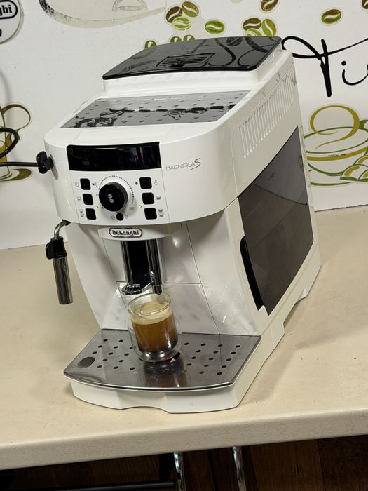 Кафемашина кафе автомат delonghi magnifica S с гаранция