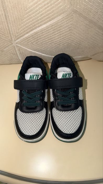 Новые детскте кроссовки