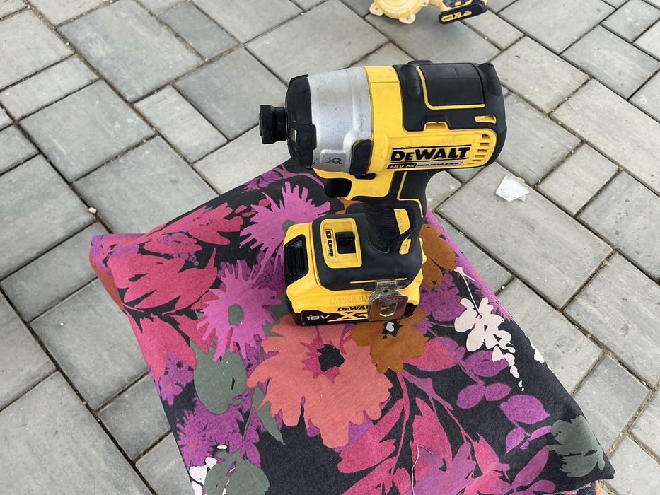 Vind dewalt DCF887 2025 cu acum 5 ah