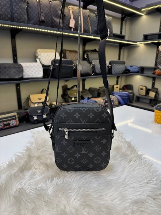 Louis Vuitton чанта;