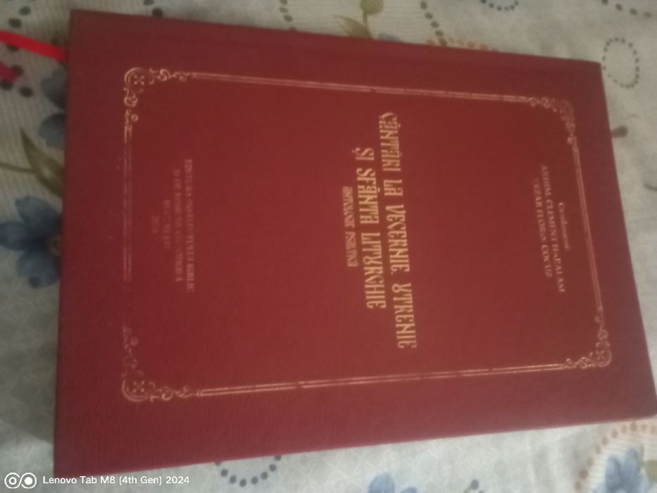 Vând cărți de cântări bisericești