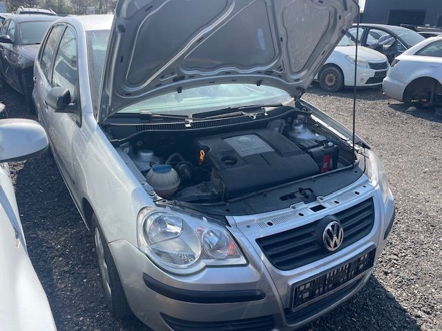 Dezmembrez Volkswagen Polo 9N 1.2 benzina BME 2007