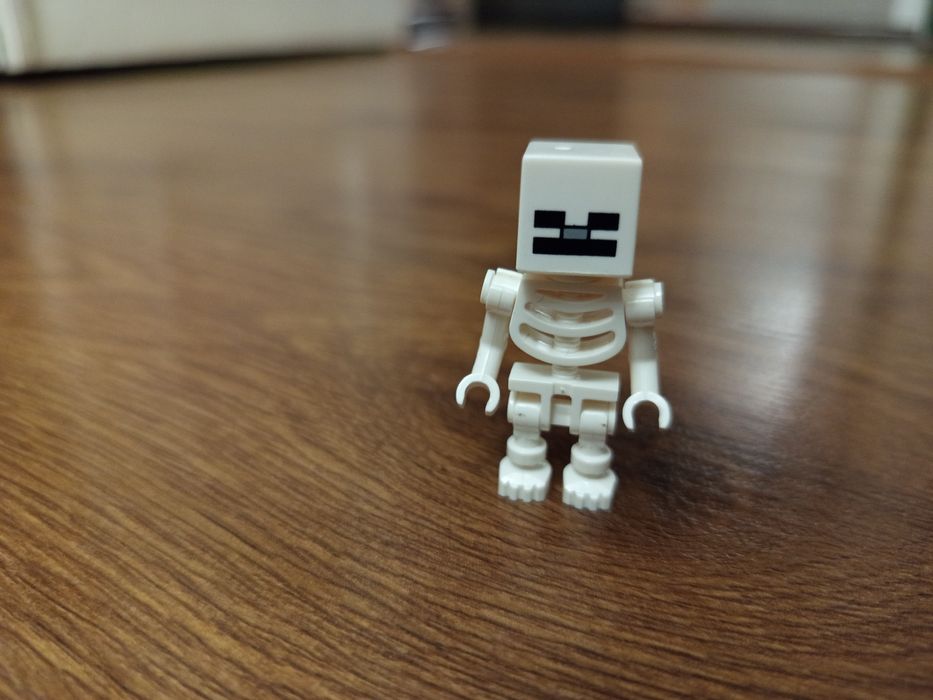 Фигурка скелета из Minecraft