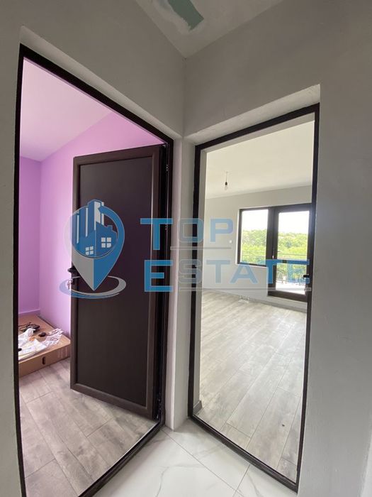 Масивна тухлена къща в с. Вишовград, област Велико Търново