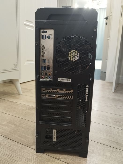 Монитор и компьютер