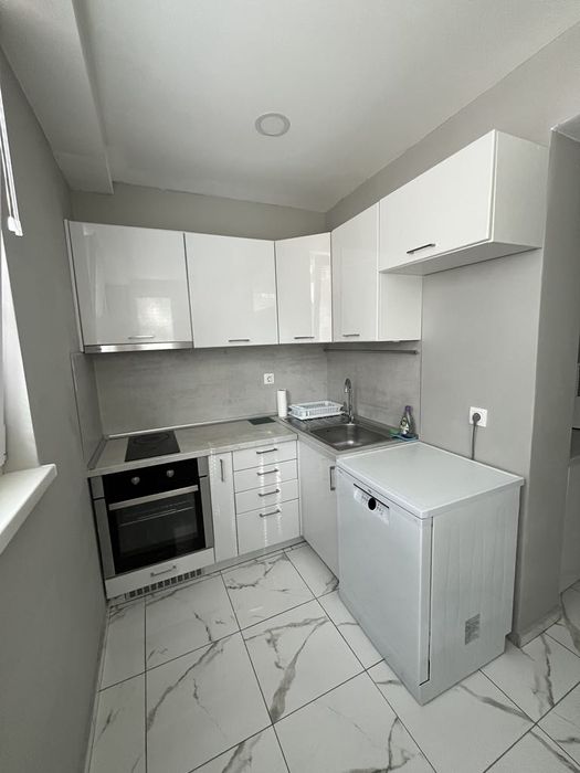 Дава се под наем Тристаен апартамент в София, Лозенец - 100 кв.м за 900 € - Снимка #8