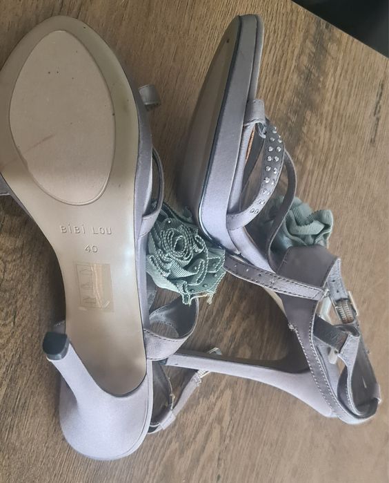 Sandale deosebite noi si nepurtate